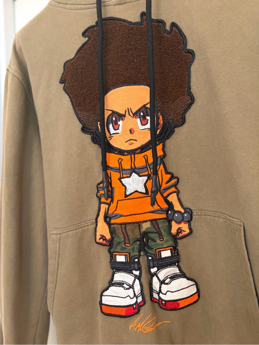 The Boondocks Riley Huey deKryptic Men's Brown Hoodie Size S Chenille Patch - Picture 2 of 9